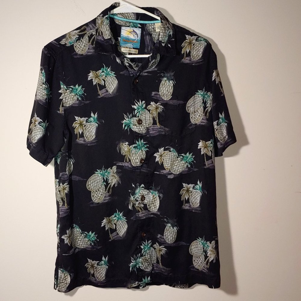 Tommy Bahama Shirt 100% Silk Short sleeves Pineapple Palms Print  Size S Black